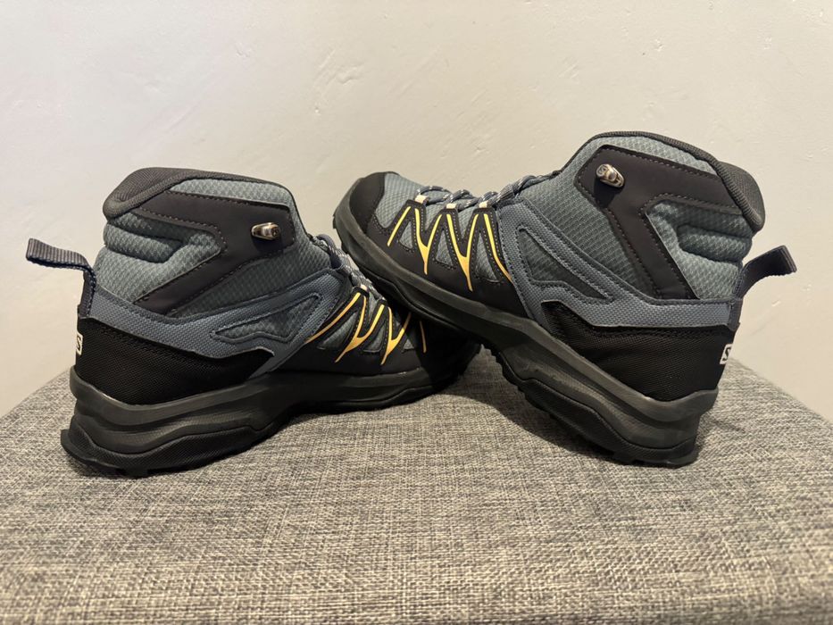 Salomon Mid Shoes Gore-Tex.