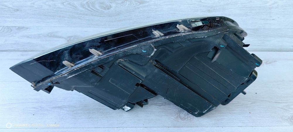 Фар за VW Touareg Xenon LED - За части / ремонт / ВФ Туарег