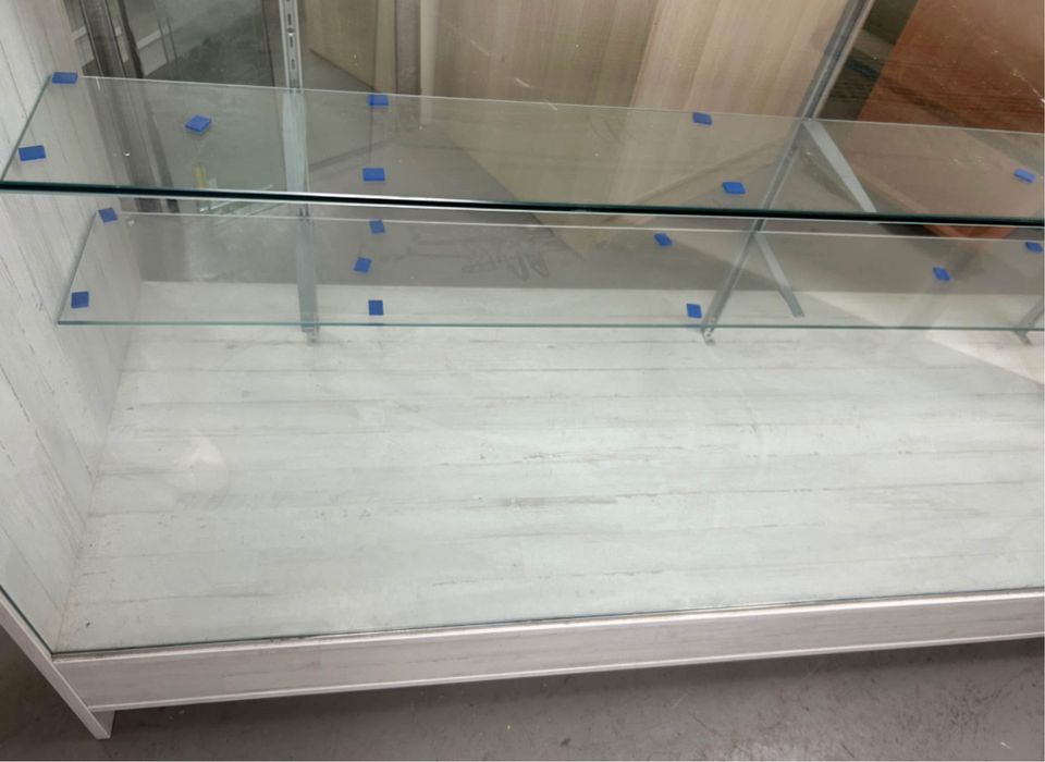 Стъклена витрина / щанд за магазин, салон или заведение