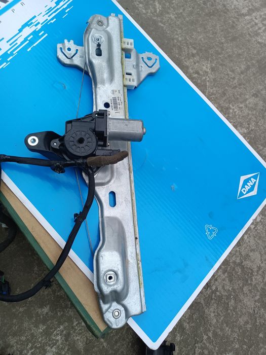Macara geam fata spate dreapta Nissan Qashqai