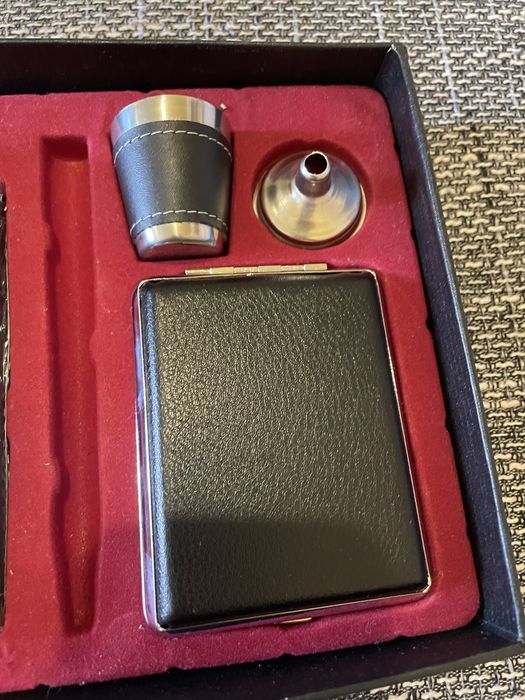 Set cadou cu tabacheră