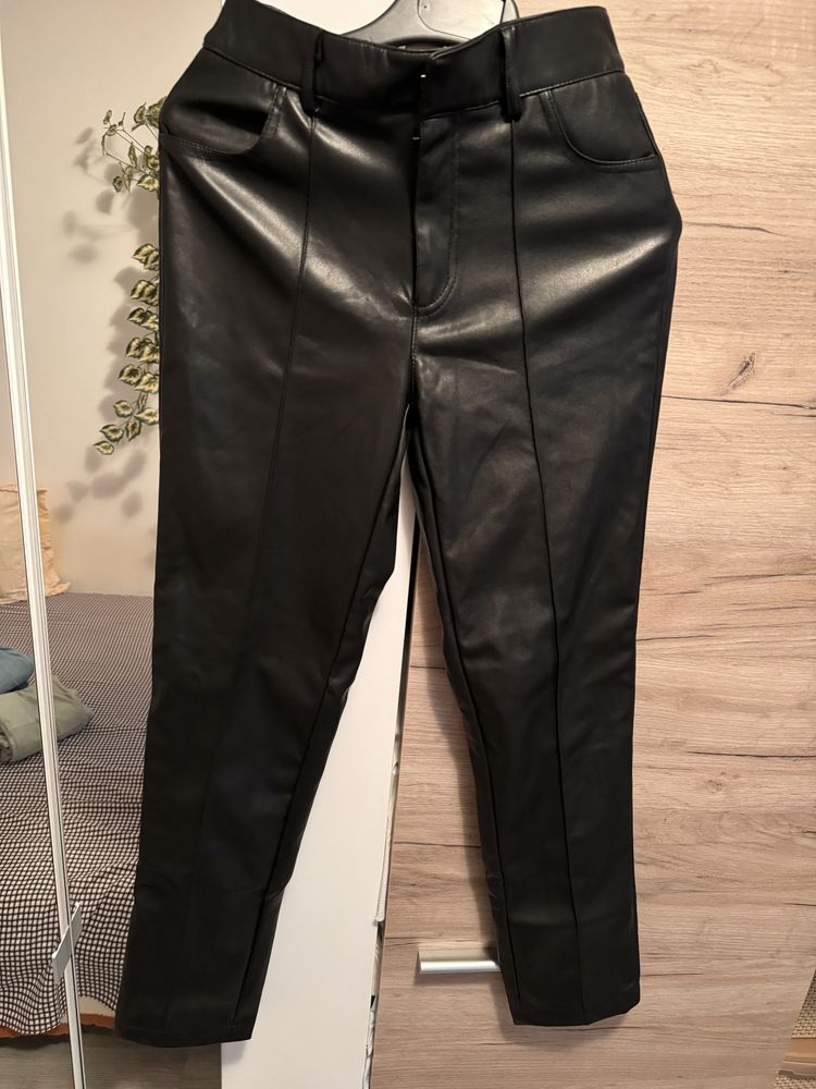 Pantaloni imitatie piele