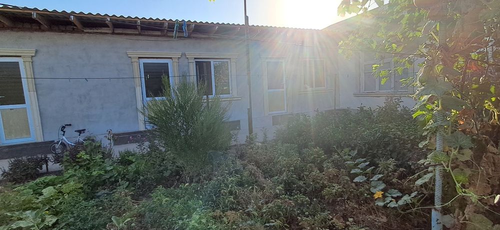 Hovli uy sotiladi 6 sotik