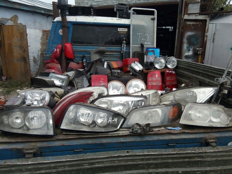 Продам запчасти ауди фольксваген форд транзит фары айрбаки щетки