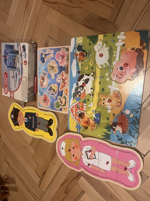 Лот книжки и дървени пъзели