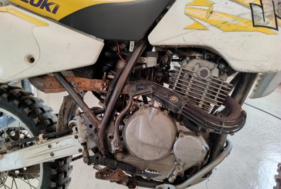 Vând Suzuki Dr350s