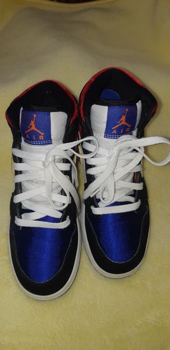 Adidasi Nike Air jordan 1 mid lakers top 3