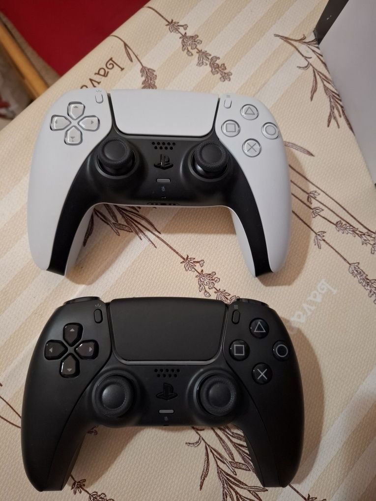 Playstation 5 (ps5 slim) cu 2 manete