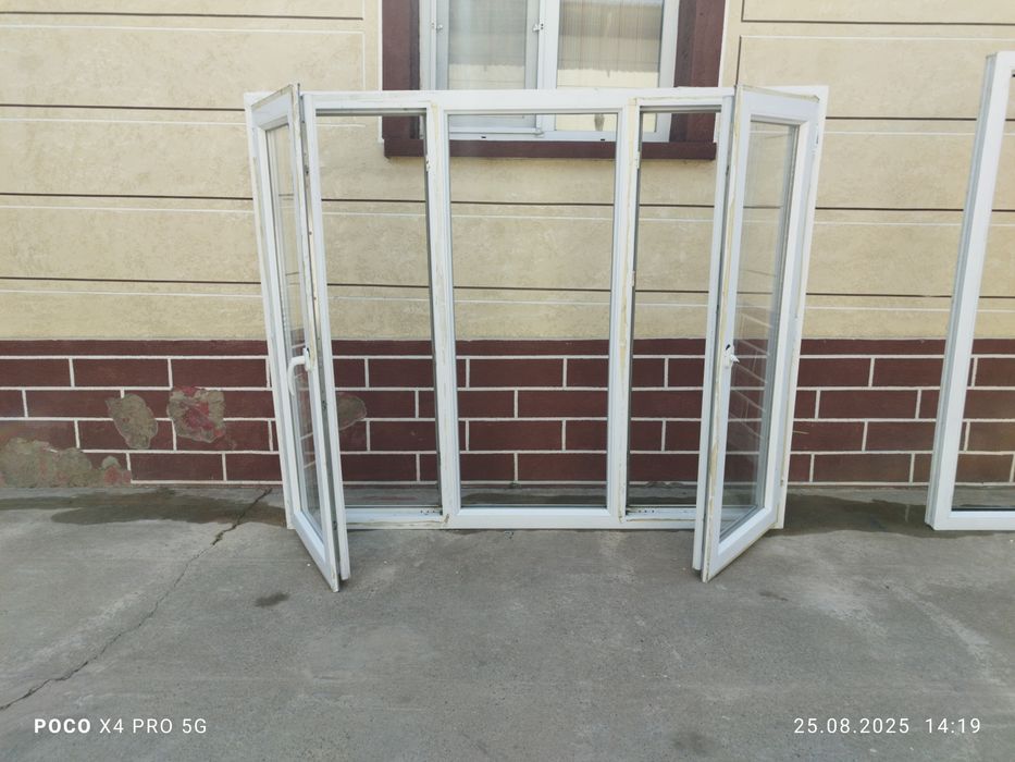 Окно пластиковые 3 розных размеры