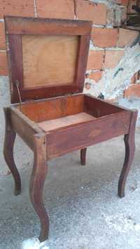 Стол античен
