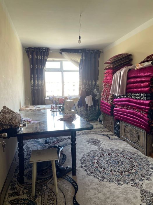 Охангарон шахар марказида 2 хонали уй сотилади.