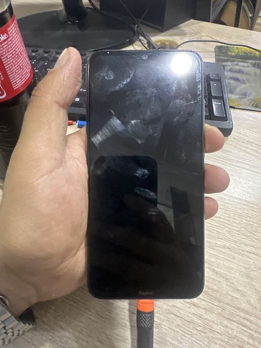 Redmi note 8sotiladi holati zor azgina nomiga oynasi qirilgan boldi