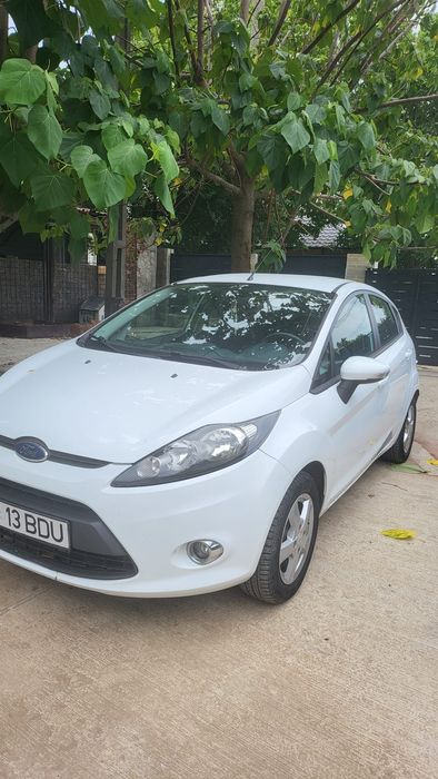 Vând Ford fiesta