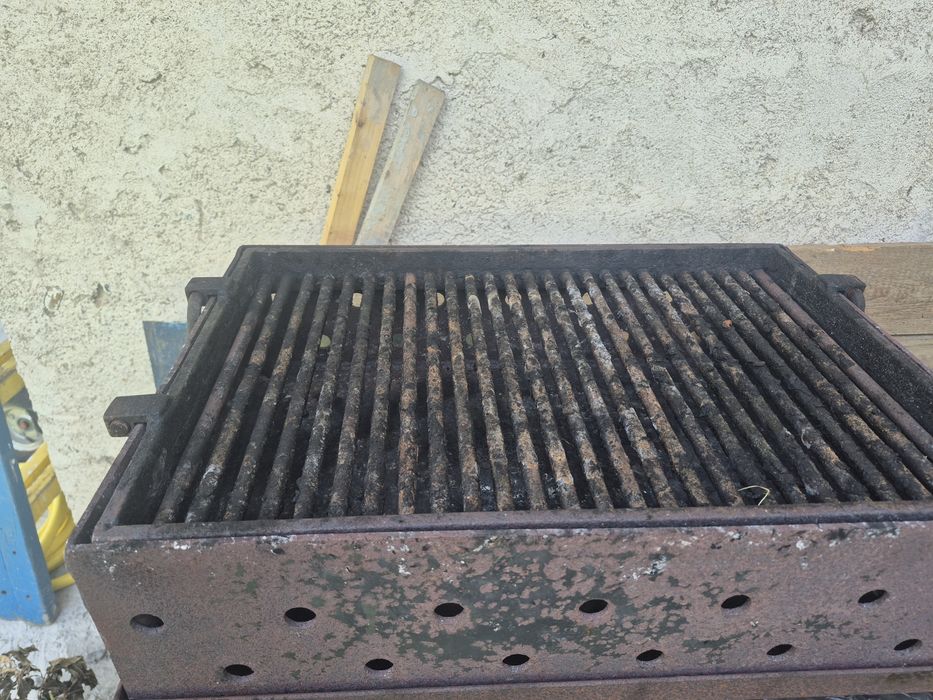 2 Gratare de vanzare din tabla de 4mm