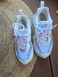 Бели дамски маратонки ,,Puma"