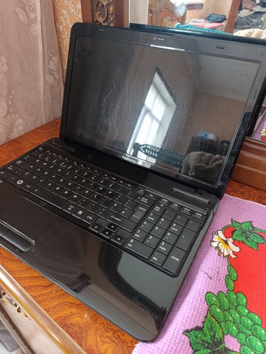 Ноутбук Toshiba сотилади