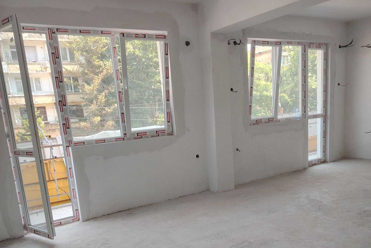 Продава се Тристаен апартамент в Луковит - 71 кв.м за 850 €/кв.м - Снимка #8