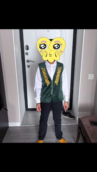 Продам жилет в национальном стиле.