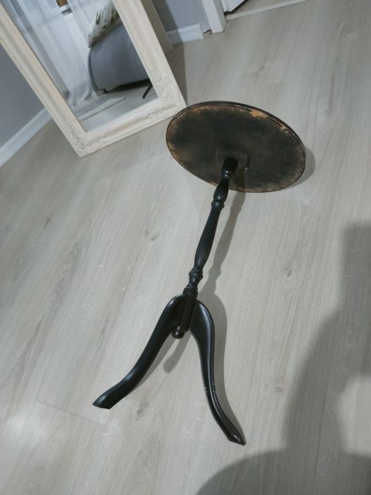 Măsuță vintigi neagră