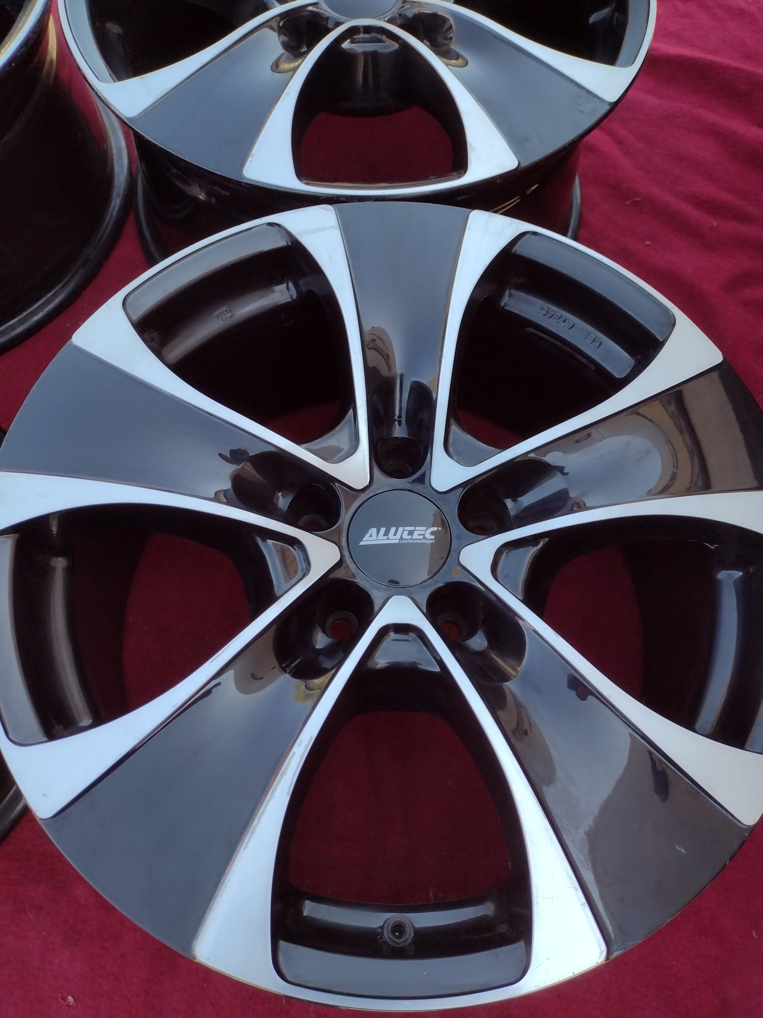 Перфектни Alutec 18-5x120 ET45 8.5j BMW X3