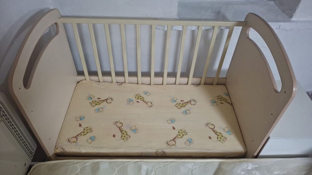 Манеж детский с комотам внизу