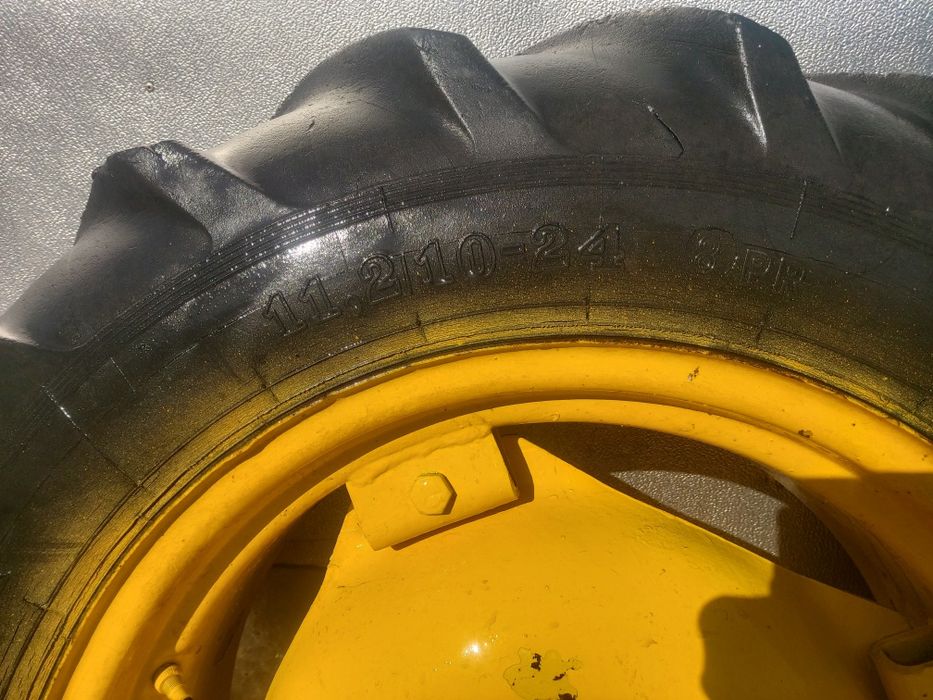 Vând o pereche de roți tractor spate