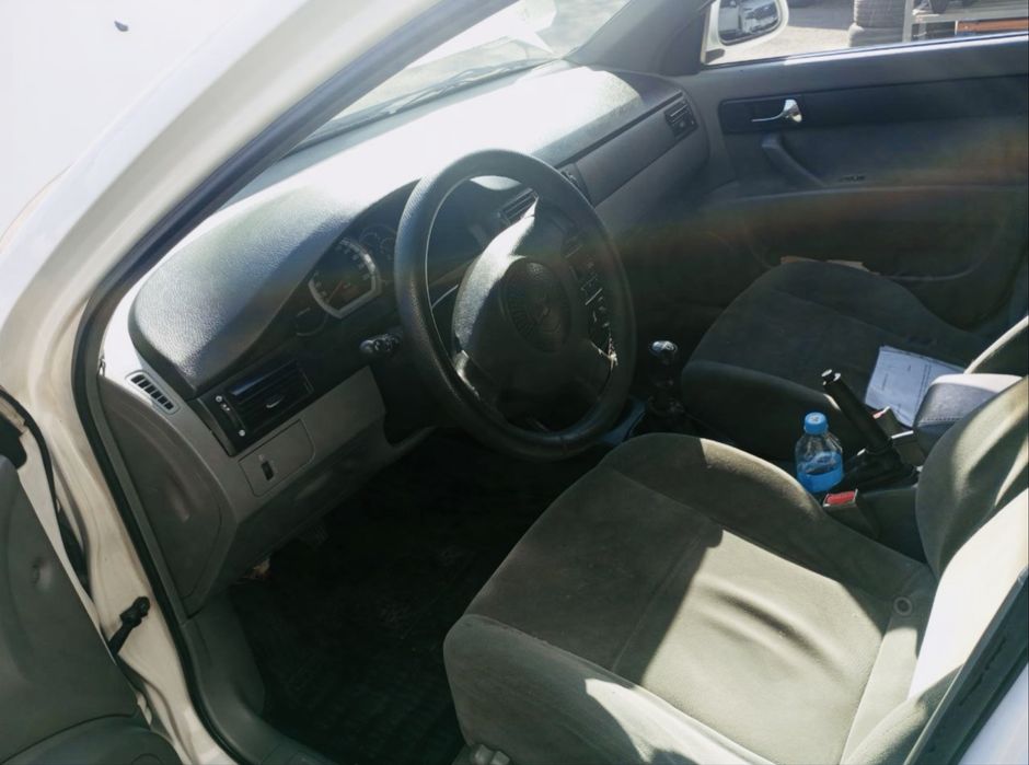 Автомобиль Lacetti