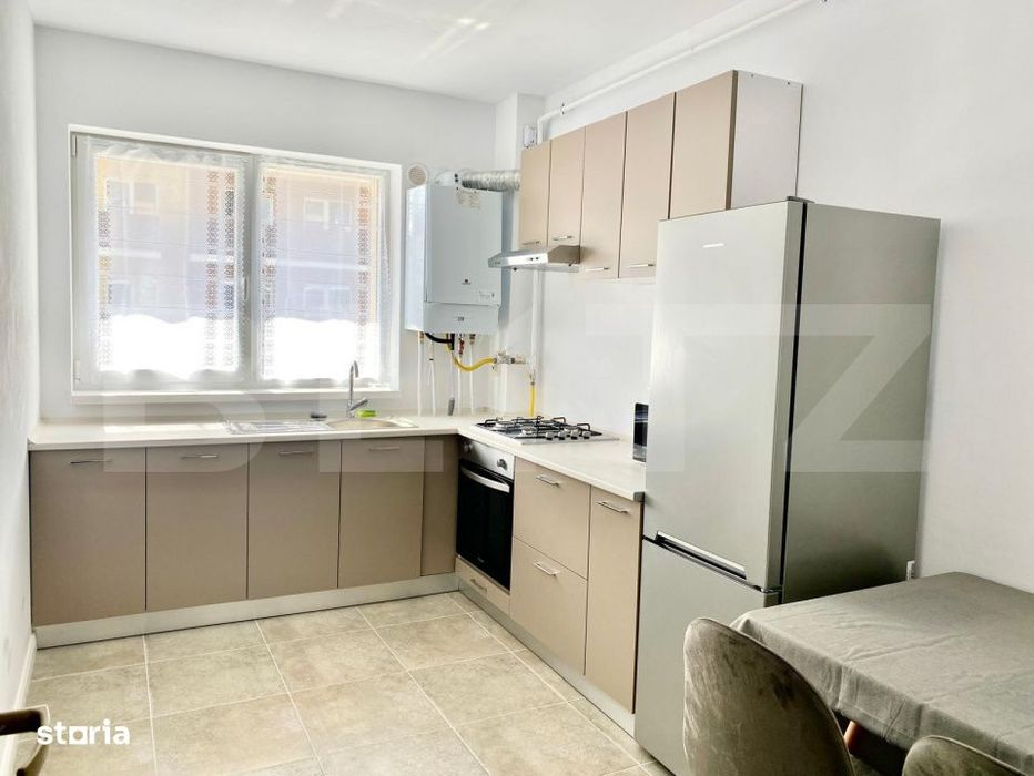 De vanzare Apartament cu 3 camere , Zona Superba Sanpetru