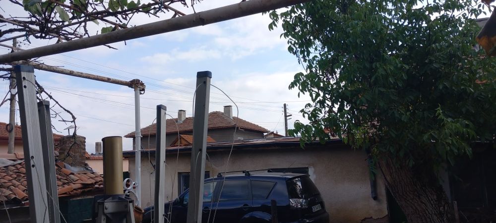 Отдавам голям и уютен светъл и обезопасен гараж с дълбок канал