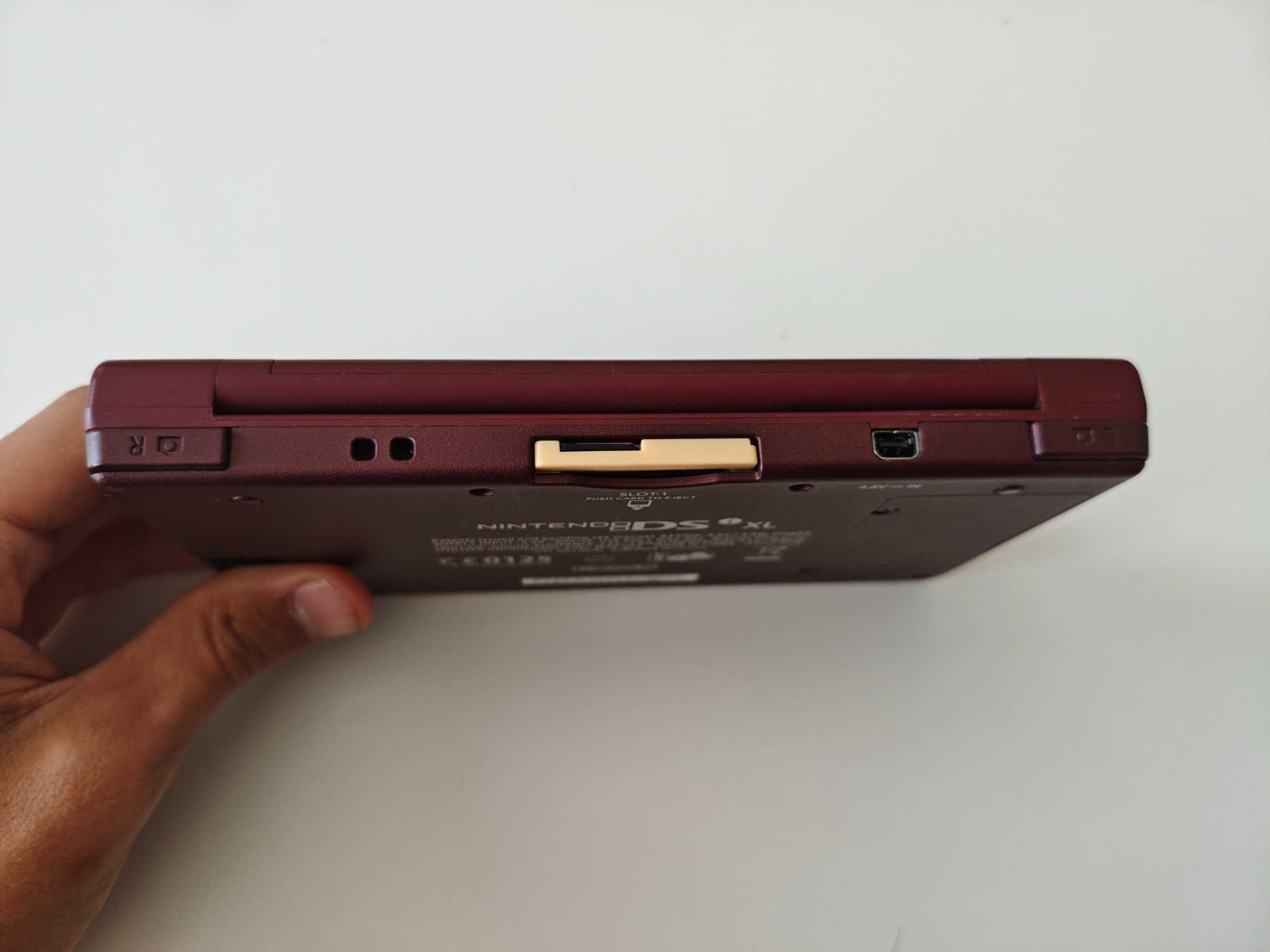 Продавам Nintendo DSi XL с качени много игри