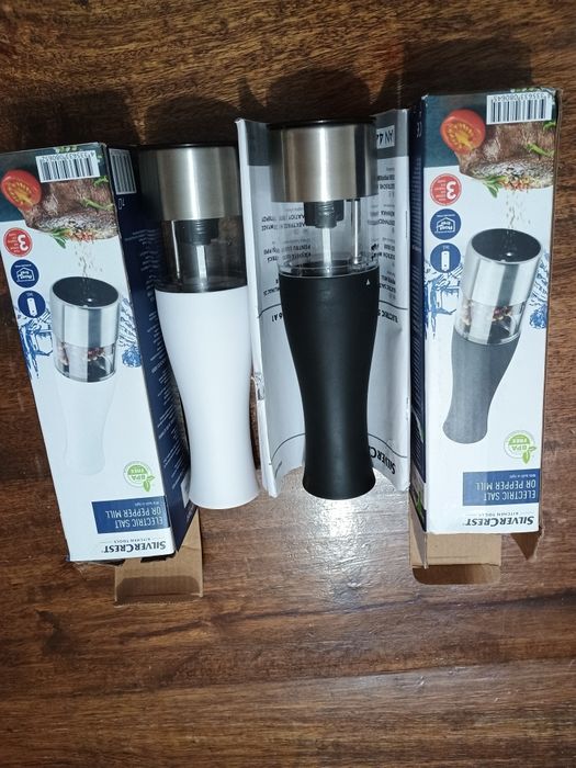 Сокоизтисквачка, везна и мелнички - 2бр., пасатор и вакумираща машина