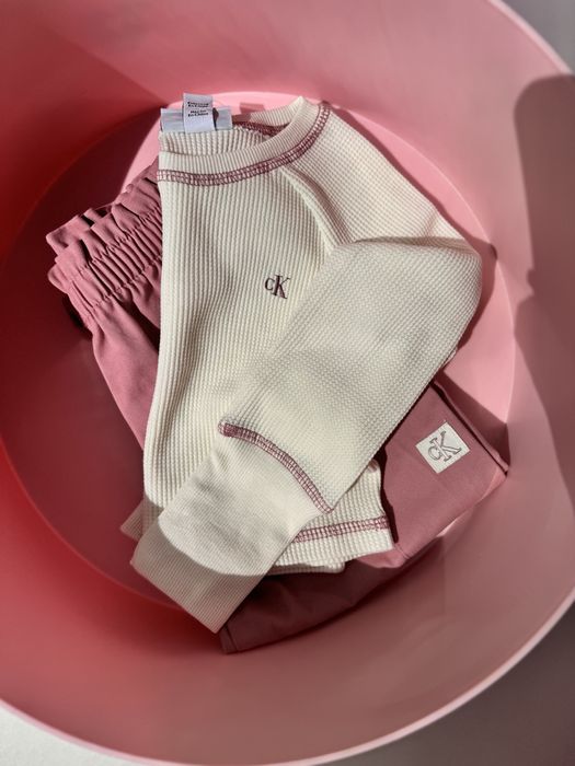 Костюм Calvin Klein на 3-5 лет