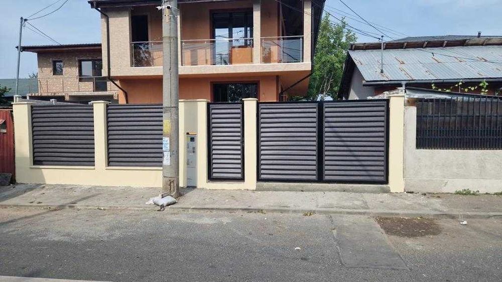 Construim la comanda dvs. garduri si porti din:
- panouri stil jaluzea