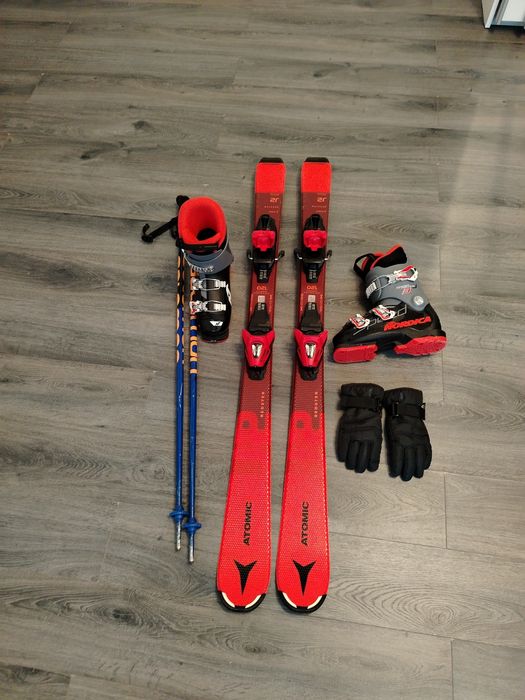 Vând schiuri Atomic 120 cm și clăpari Nordica 22,5 folosite un sezon