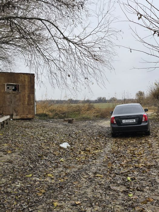 Вагон сотилади, холати яхши ичлари ва томи бутун. Балони йук.