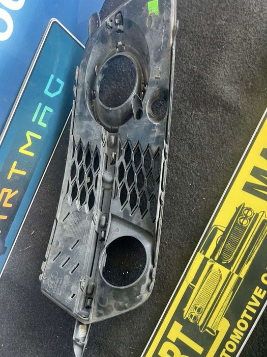 Решетка с отвор за дистроник броня Audi Q5 Sline Facelift 8r0807682Q