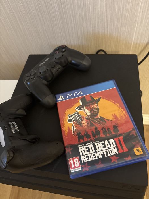 Ps4 pro impecabil. 2 manete