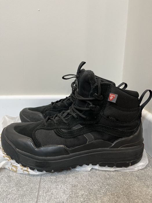 Продаю зимние ботинки Vans