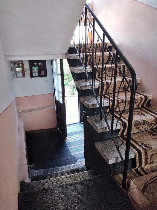 двуетажна къща в центъра на гр.Средец