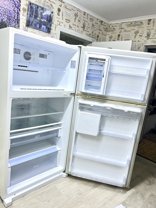 Продам Холодильник LG