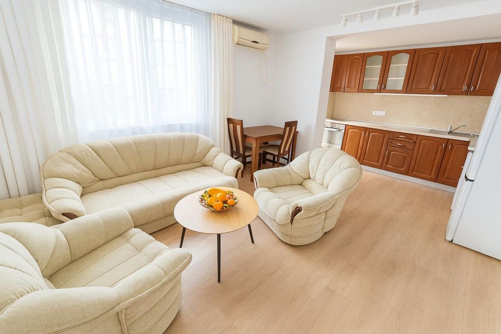 Дава се под наем Тристаен апартамент в Пловдив, Център - 85 кв.м за 650 € - Снимка #2