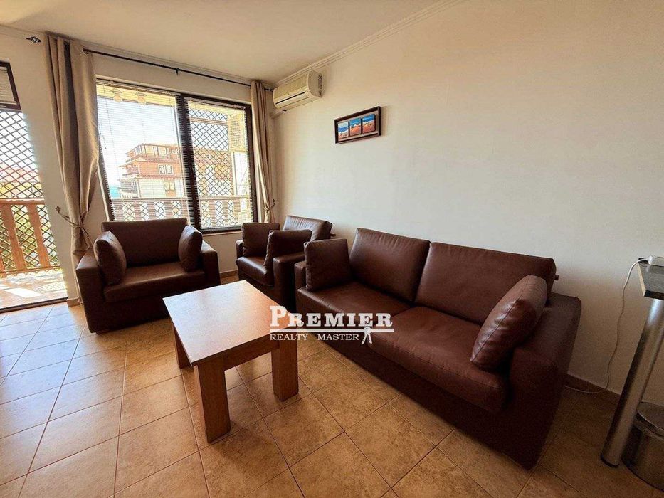 Тристаен апартамент с гледка към морето на 300 метра от плажа