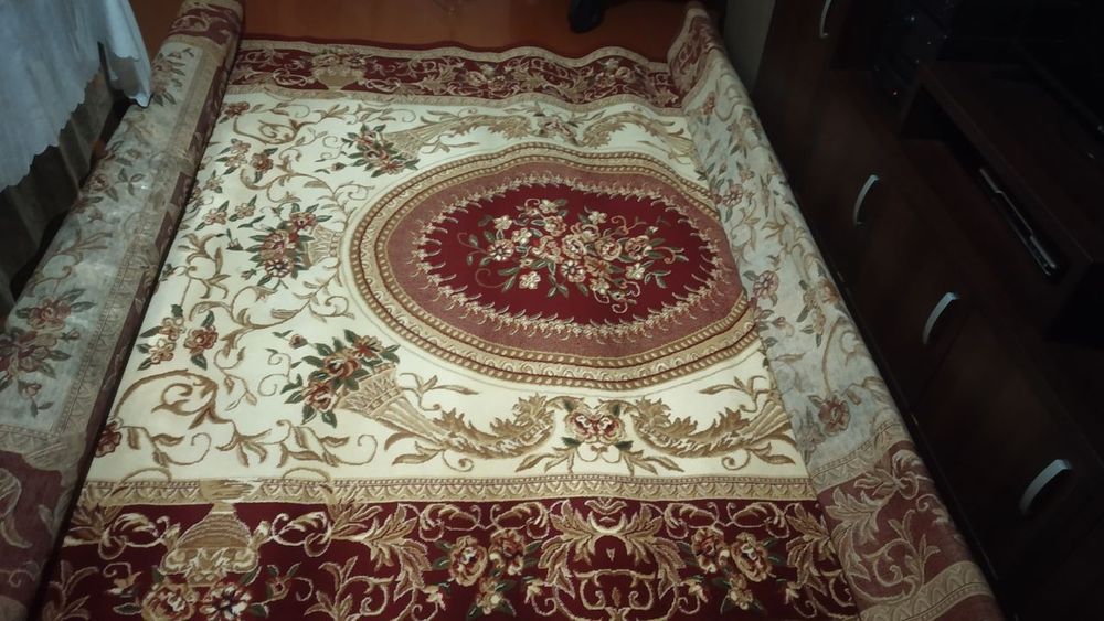 Ковёр 2,5 x 4 метра.Цена 1,500 000  сум