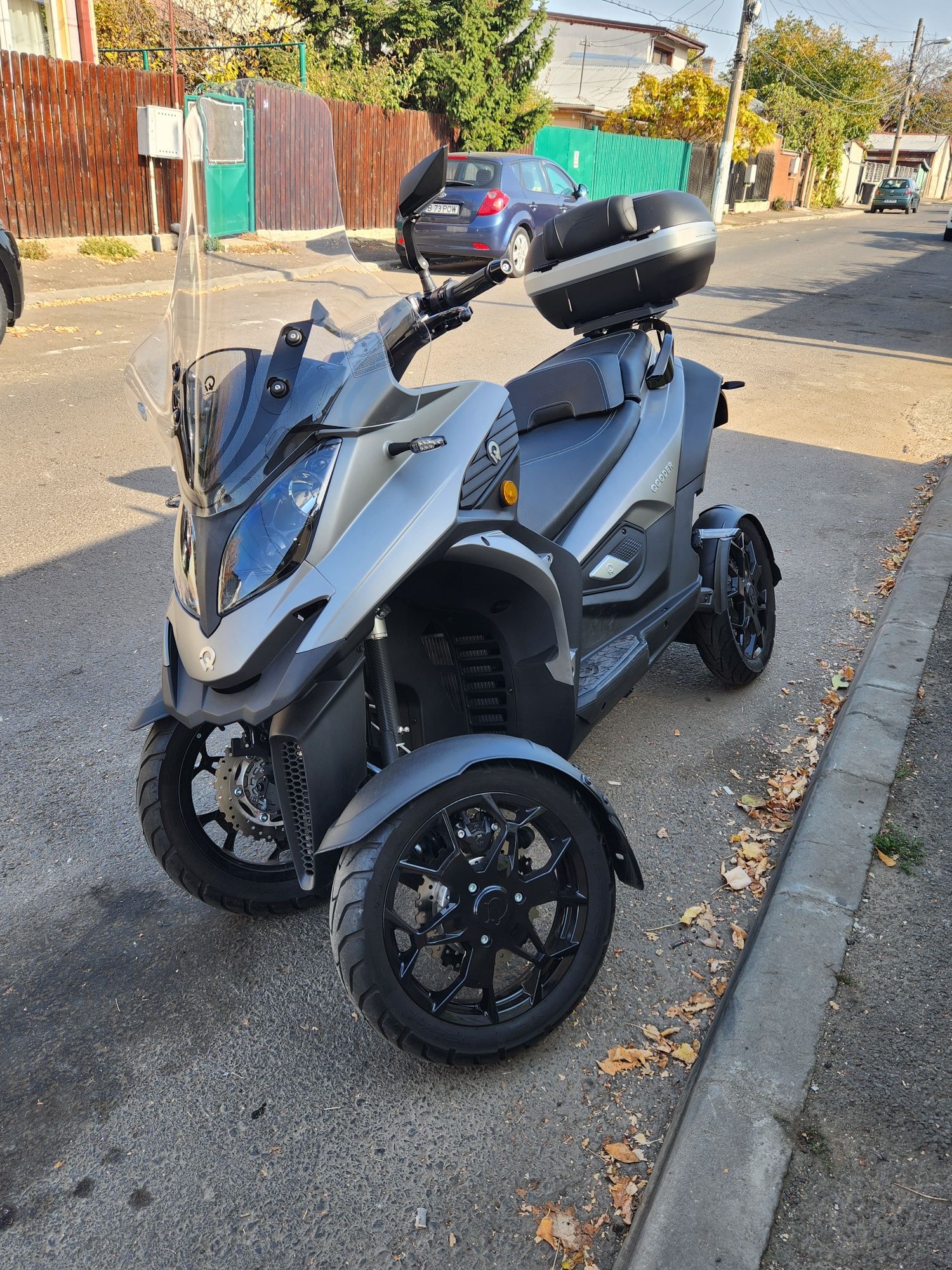 Maxi scuter Qooder quadro , piaggio mp3, yamaha tricity , categoria B