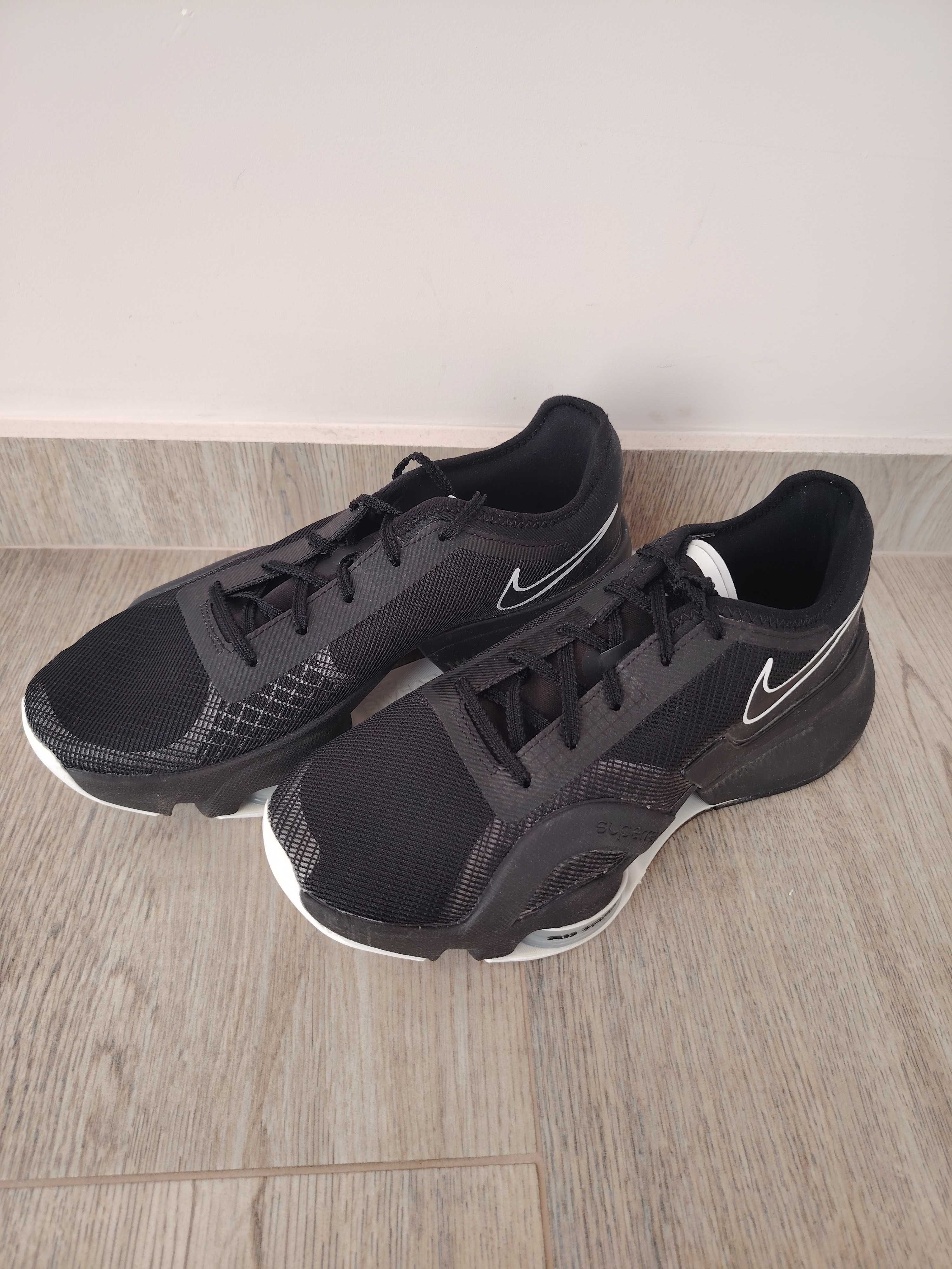 Маратонки Nike 39 номер