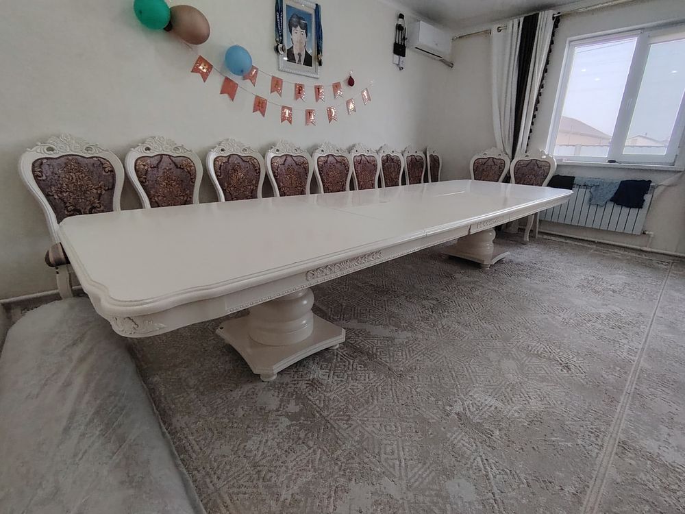 Продаю стол и стулья бу