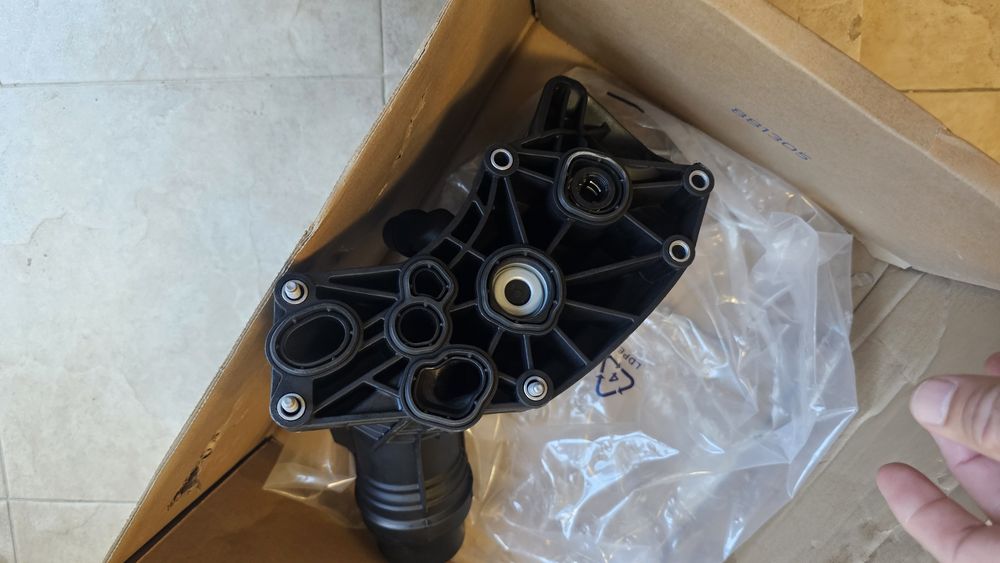 Bmw 40l B58 маслен охладител