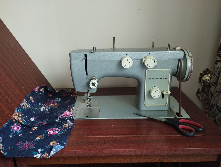 Швейная машина Чайка 142