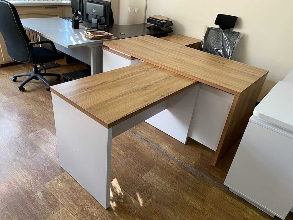 Стол для руководителя  от производителя