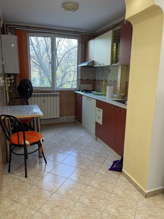 Inchiriez apartament 2 camere centru, etj 2, mobilat si utilat